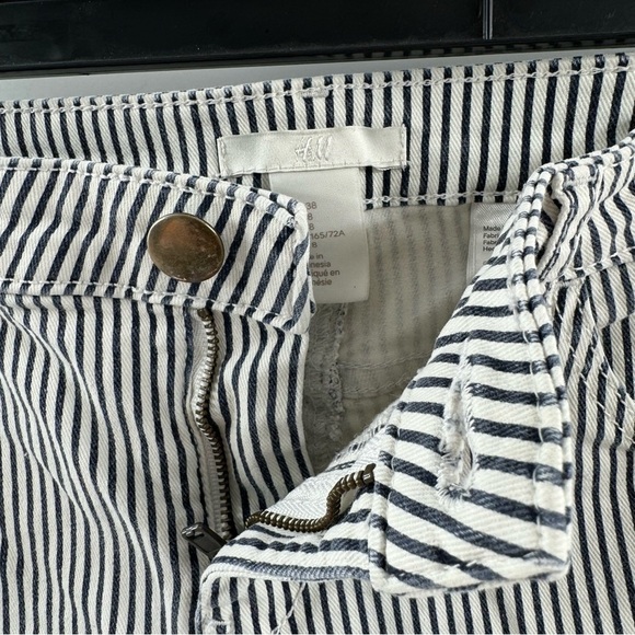 H&M Navy Blue & White Pinstriped Shorts – Size 8 - Picture 4 of 7